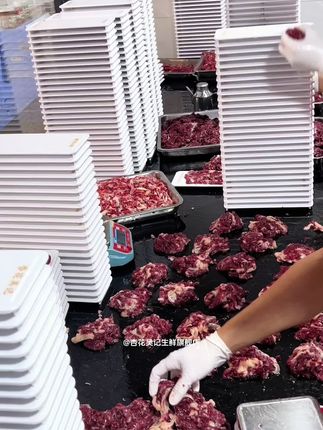每天都在跟牛肉打交道#每天都是新鲜食材 #杏花吴记牛肉火锅 #好吃到停不下来 #人气爆棚 #欢迎新老客户的光临
