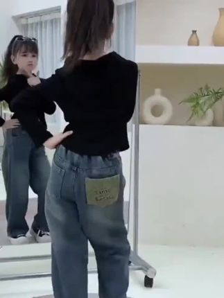 儿童春秋直筒牛仔裤2025女童春夏新款中大童洋气学生时尚百搭长裤#新款上新 #牛仔裤天花板 #显瘦显高显腿长 #百搭裤子 #新款时尚女装