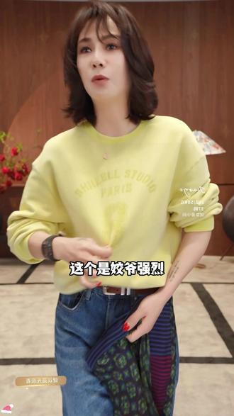 姐妹们这个卫衣穿在身上真的很显白#卫衣 #夏天你什么时候来我准备好了#最近种草的春日少女感穿搭#素颜不化妆也能把衣服穿好看