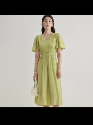 独束微胖M大码女装法式V领连衣裙高腰A字裙中长赫本裙子24DS82646 #谁穿谁好看系列  #夏季新款  #视频同款在橱窗  #每日搭配分享👗时尚穿搭