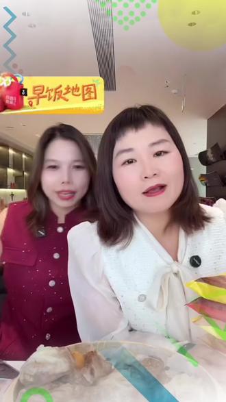阿英和乐乐的新发型,乐乐现在是真的越来越好看了呢#王若晰 #王若晰的日常 #王若晰保姆乐乐 #烟酰胺