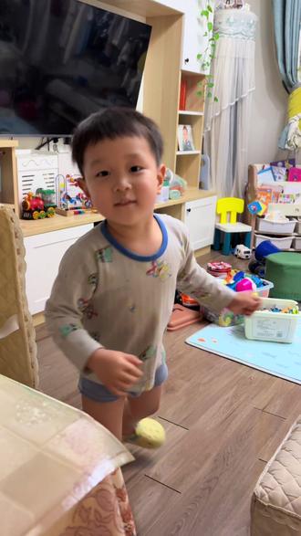 自己研究了个新舞,咱也不道这是啥舞。#跳舞 #节奏感 #日常vlog