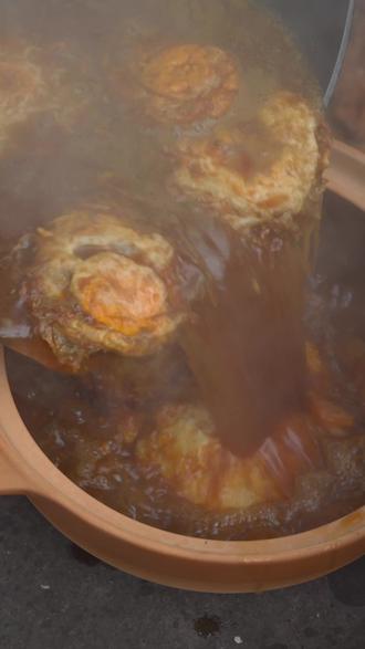 亲手熬制的蔗糖,配上老姜粉,煮上土鸡蛋,一碗客家糖姜蛋下肚,浑身暖烘烘的#客家菜 #乡村生活 #红糖甘蔗做法 #寻味汀州 #寻味烟火气