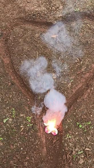 好好玩啊,彩菊烟雾爱心。试了N次。 #彩菊旋转烟花