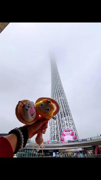 牢广的铲就是要配早茶啊!!也是成功带着大湾鸡打卡金铲铲咯😏😏😏#金铲铲之战 #大湾鸡 #胖胖龙好运乐园春满花城 #烟火广州 #广州塔下接好运