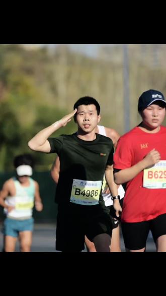 小小半马,轻松拿下!!! #2023信阳马拉松#马拉松#信阳马拉松 #跑步🏃 @DOU+小助手 @DOU+上热门
