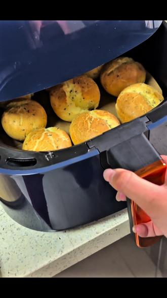 空气炸锅版烤麻薯教程,做法简单#空气炸锅美食 #空气炸锅烤麻薯 #麻薯 #麻薯包