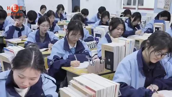 长铁航神仙宿舍,全员本科上岸!我校计算机专业四位学子对口高考大捷🌹
谢明强691分(娄底新化,拟录湖南师大)、徐天齐653分(益阳赫山)、罗北方644分(长沙岳麓)、聂博康625分(衡阳常宁),四人全部超本科线。优秀事迹登上学习强国、湖南教育电视台,努力终有回响!#职教高考升学专业 #中职生也能考大学 #选学校选专业