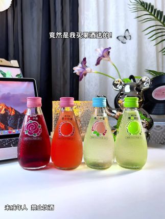 哇塞!这么精致好看的高脚杯竟然是我买果酒送的!还送了一个质感超棒的手提礼袋,这谁能拒绝啊!#果小酒#好喝不贵#微醺时刻#谁懂啊真的很好喝 #仙女都在喝什么