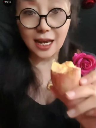 我录制了 @小铃铛早上六点五十 的直播啊,我们的红薯啊,真的蛮好吃的啊,也没有高##纪录美好生活 #记录生活泥土里长出来的啊#好物推荐🔥