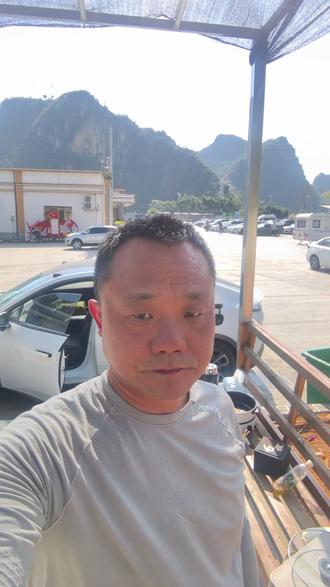 环游中国云南边境线 今天已经到云南文山的八宝服务区了,自己搞点饭,简单的一餐,再喝会茶,今天不赶路,剩下400公里不到慢慢走#环中国自驾游 #云南 #云南旅游