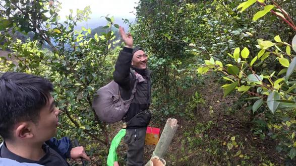 破案了,毛驴退赛的原因,要怪就怪摄影师,没事你问这么多干嘛,分析了一通搞得毛驴都没信心了,看吧退赛了吧呜呜呜@户外毛驴 #我和我的猪队友#户外建哥 #户外建弟 #户外永动机