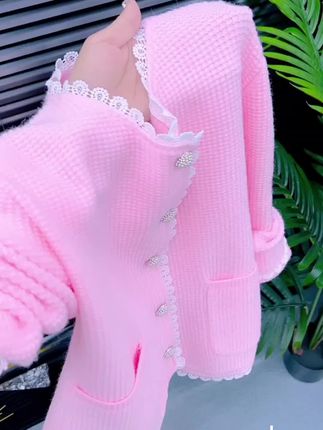 #甜美穿搭 #小花边拼接上衣#时尚百搭 #这也太好看了