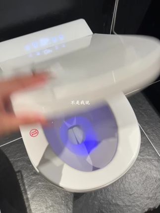 第一次买这种桶装的酒精湿巾!对于我这种整天喜欢擦擦这里那里的人真的太友好了!放家里车里擦一擦就很放心!满满一大桶整整500抽 怎么用都不心疼!#酒精湿巾 #消毒杀菌 #桶装酒精湿巾#懒人必备#持久留香