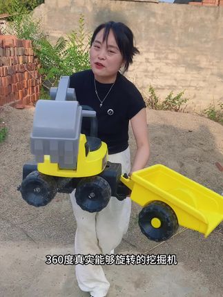 孩子们都喜欢能挖沙挖土的#儿童挖掘机 大尺寸带个后翻斗#挖掘机 灯光音乐儿歌有360度转圈圈#童车 #挖掘机玩具#儿童玩具