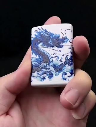 爆款青花瓷煤油打火机#视频同款在橱窗 #好物推荐🔥 #顺不走的打火机 #高端大气上档次这也太漂亮了 #携带方便