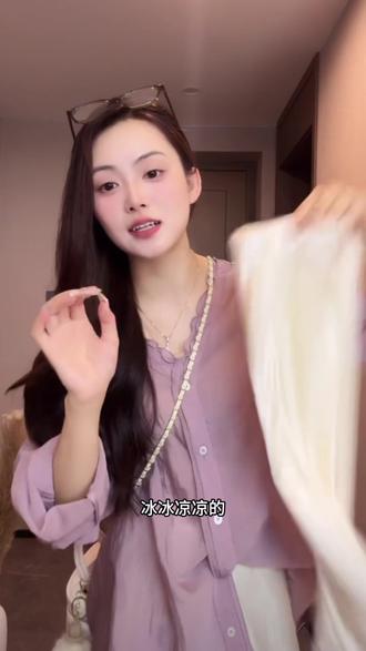 法式高级感的缎面醋酸半身裙,夏天穿显瘦又百搭,货号是ODD8799#小个子穿搭 #穿搭技巧 #出游穿搭 #辣妹穿搭 #夏日穿搭