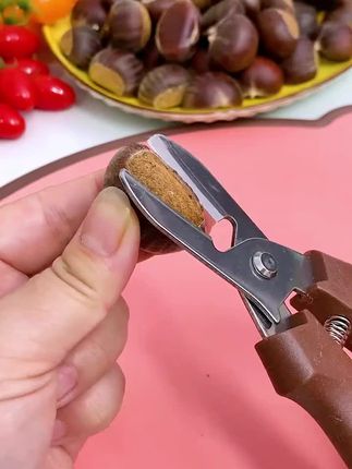去皮机栗子剪壳剥栗夹子不锈钢坚果钳子工具生板栗开口器刀神器#板栗开口器 #坚果开口器 #剥栗子的正确方法 #开口器#厨房