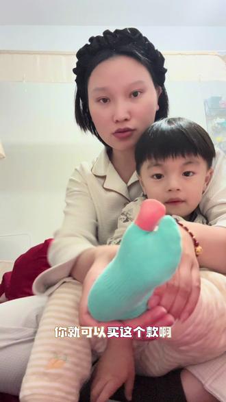 脚趾内扣可能是袜子导致的,如果一岁多的宝宝没找到合适的可以看看这个款式 版型要小点,越洗越小。#脚趾内扣 #二趾袜