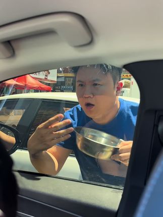 你们觉得他不要钱,最后他想干什么#vlog十亿流量扶持计划 #一定要看到最后 #搞笑 #龙哥说 #龙哥说护发精油
