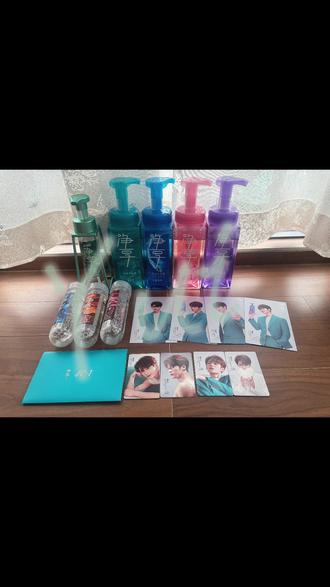 蓝月亮净享泡沫沐浴露限定套组+檀健次周边开箱 这波有点划算过头了 我要什么时候才能用完哈哈哈
#蓝月亮檀健次
