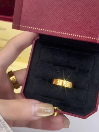 快乐不必等特殊场合,今天就是最好的日子。#首饰分享  #情侣对戒  #戒指