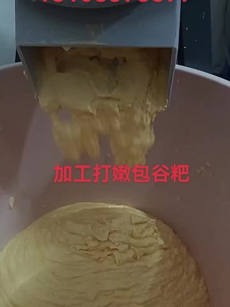 四川大姐发来视频,在市场上给人加工打嫩包谷粑超级赞,她觉得太快了,视频上她去掉原机加速器,速度还是杠杠的,她说第1次用到这么好的机器😍#打嫩玉米机#豆花机#米糕机#杂粮煎饼 机