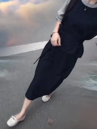 能让别人快乐的人一定很善良,能让自己快乐的 人一定很聪明,时间一天比一天少,我们一天比 一天老,人生路上,请善待自己,余生更要好好 的爱自己!#穿搭 #气质穿搭 #高级感穿搭 #洋气减龄 #谁穿谁好看