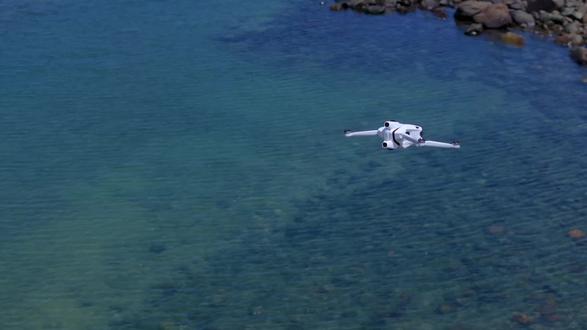 影翎A1无人机|飞行模式教学 自由体感模式和FPV模式分别是什么?哪种更适合你?
一期视频教会你两种飞行模式的不同。
-
愿你找到更适合的“翅膀”,自由翱翔天际。
#影翎Antigravity #全景无人机#无人机#无人机推荐 #影翎全景无人机A1