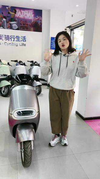 下午2点锁定洛阳爱玛直播间,更多劲爆更多新品等你来#网红车 #爱玛时空