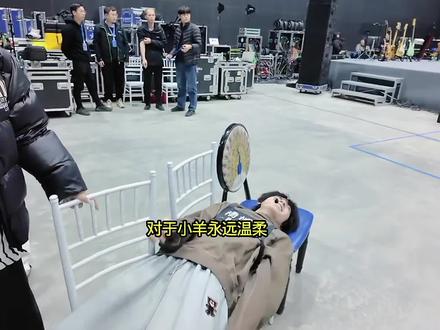 对于小羊永远是温柔的,就算反驳也只有弱弱的反驳回去,而对于小羊来说可以在左千面前无理取闹#奇文 #杨博文左奇函 #抖音小助手dou上热门