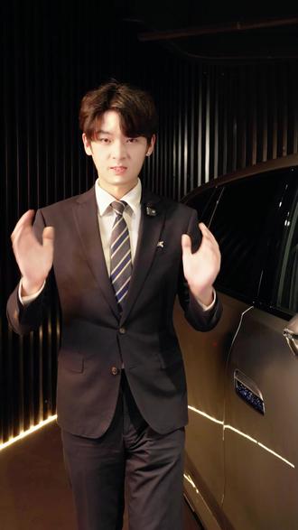 主驾智控随行,副驾欢娱相伴!泰山X8首发鸿蒙双联屏,让出行各得其乐。#泰山X8首发华为双15.6英寸智慧双联屏