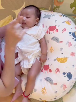 斜坡枕新生儿哺乳枕喂奶神器宝宝防吐奶枕可拆洗趴趴枕趴睡枕#新生儿 #强烈推荐 #新生儿斜坡枕