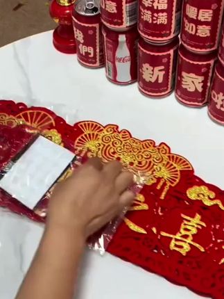 #dou上热门 🔥爆款磁吸对联来啦!免粘免胶不伤墙,一吸即稳很省心。高端烫金工艺,轻奢质感拉满,风吹雨打都不怕。新年乔迁必备,氛围感直接拉满!手慢无,速抢#喜庆用品 !@抖加🔥上热门🔥dou+🔥热点宝 @DOU+小助手