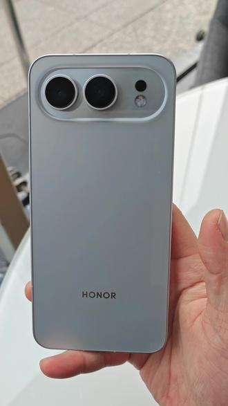 荣耀500也有隔空手势啦,还不会的学起来。#重庆荣耀500#荣耀500 #2亿人像全能实况 #主城大区荣耀500