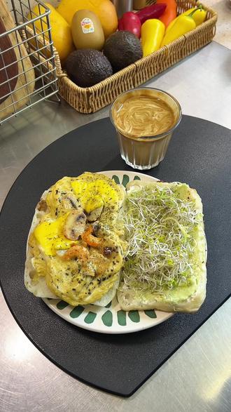 好喜欢我的早餐~芝士口蘑鲜虾滑蛋恰巴塔,十分钟搞定营养美味又健康的快手早餐#真实生活分享计划 #早餐吃什么 #恰巴塔 #营养早餐 #抖音创作者激励计划