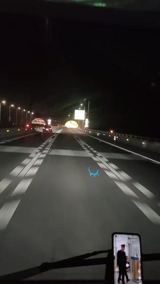 渝蓉高速云雾山洞子已通