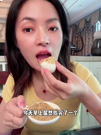 被健身教练推荐的 亚麻籽芝麻盐,不仅蘸啥啥好吃,而且真的很健康,你看配料都是一些很好的东西,就连水煮蛋水煮菜都觉得好吃了#强烈推荐 #亚麻籽 #芝麻盐 #调味料 #种草