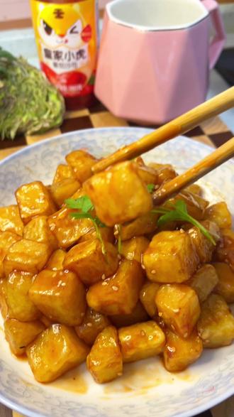 解锁土豆新吃法——糖醋土豆,外酥里糯,酸甜可口。 #爱生活爱美食爱家人 #土豆 #土豆的神仙吃法 #糖醋土豆 #美食教程