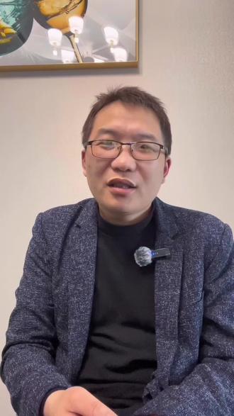 青岛萝卜快跑离谱经历,受害者反被恶人先告状
本来想体验下无人驾驶高科技,结果车到跟前直接开走,给我整得追着车跑,尴尬到抠脚。我都没想着投诉,结果反倒被人恶意投诉侵犯肖像权,简直离谱!还好平台明事理给恢复了,后边再唠唠无人小车扎堆围堵的奇葩经历。#萝卜快跑 #恶人先告状 #无人驾驶 #青岛日常 #生活吐槽