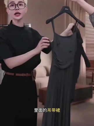 QIAOLA/乔拉【馥郁雾都】秋季针织U领单排扣压褶慵懒减龄套装预售#减龄穿搭 #气质穿搭#品质女装推荐