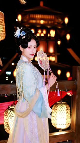 本地不踩雷的古风约拍 定制专属画像风格真的太绝了 #宋仕女 #汉服妆造 #古风约拍 #摄影约拍 #同城约拍