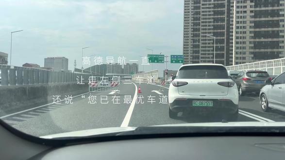 高德导航这是根据什么导航的?主路封闭匝道开放,整颠倒了 @高德地图