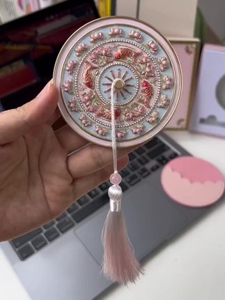 #故宫博物院 故宫锦上添花随身镜真的太好看啦,很适合拿来送礼~