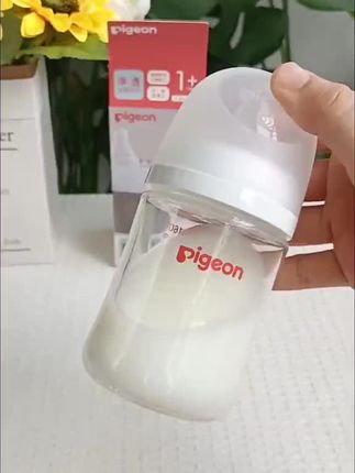 家有宝宝的,快来看看这款婴幼儿奶瓶是贝亲3代新升级含衔线奶瓶,仿母乳奶头设计,母乳亲喂般柔软有弹性,隐藏式排气孔防吐奶胀气,宽口径粗刻度,方便妈妈冲泡奶粉 #奶瓶 #婴幼儿奶瓶 #吸管杯 #贝亲奶瓶 #婴儿用品