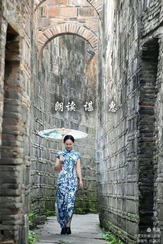 《雨巷》是戴望舒于1927年创作的一首现代诗 。该诗发表后产生了较大影响,戴望舒也因此被称为“雨巷诗人”。叶圣陶赞誉其“替新诗的音节开了一个新的纪元”,朱湘认为该诗在音节上“完美无疵”。#雨巷 #戴望舒 #益阳清明古巷 @花海听涛 @惠•悟人生