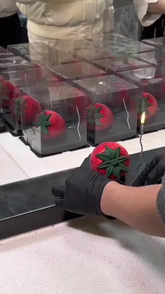 是谁收到了草莓蛋糕呢!#w法式蛋糕#草莓蛋糕#圣诞节礼物