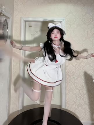 谁扶我一下#桌上摇 #卡点 #变装