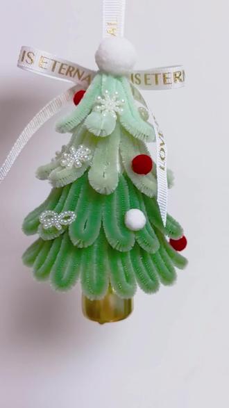 #我的手工作品 #圣诞树 #圣诞树扭扭棒 #幼儿园手工#手工diy 宝子们可爱的的圣诞树教程来喽!小小圣诞树🎄轻松拿下,快来一起制作吧!!!