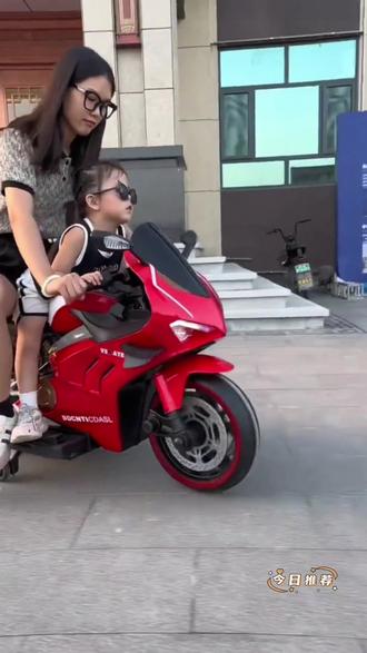 儿童电动摩托车可坐人2-7岁充电两轮电动车男女小孩电瓶玩具机车#儿童摩托车 #儿童车 #大玩具 #儿童电动摩托车 #小摩托